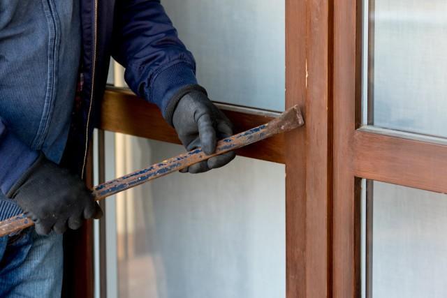 How to Outsmart a Burglar and Keep Your Home Safe - Lockly