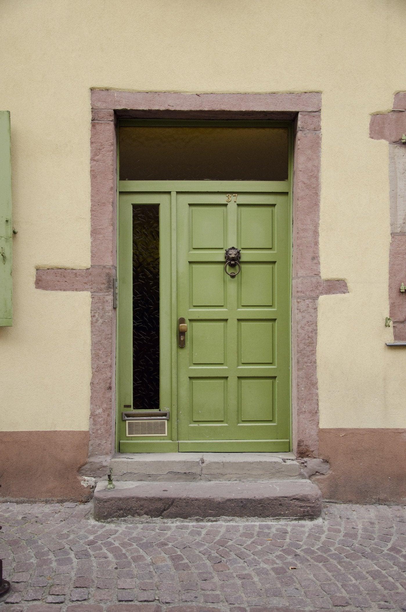 How to Properly Paint Your New Door - Lockly